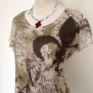 MUDD Y2K Fleur De Lis Graphic Shirt